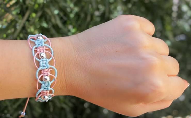 DIY Friendship Bracelets! EASY Stackable Arm Candy Projects - How to make friendship bracelets - easy step by step instructions. Patter bracelets & more with string, beads and charms. Great for tutorial beginners - DIY bracelets for kids, teens, tweens and adults!