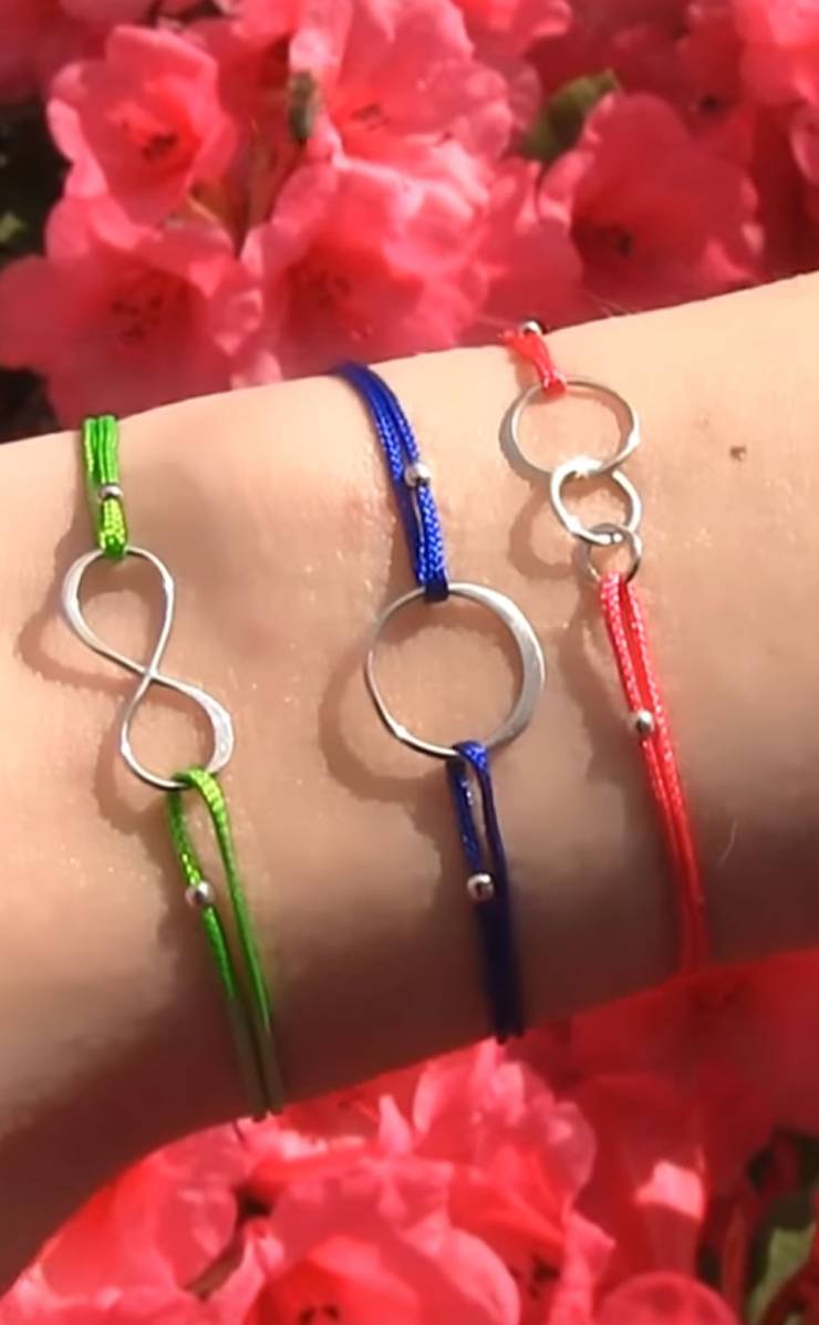 DIY Friendship Bracelets EASY - Easy - How to make friendship bracelets - easy step by step instructions. Patter bracelets & more with string, beads and charms. Great for tutorial beginners - DIY bracelets for kids, teens, tweens and adults!