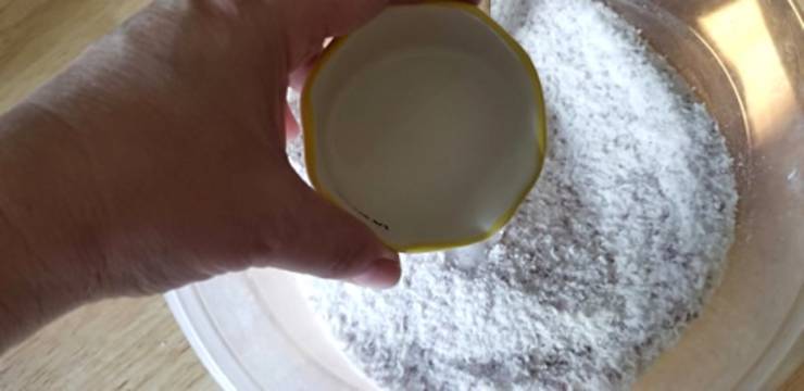 Easy Homemade Laundry Detergent recipe all natural