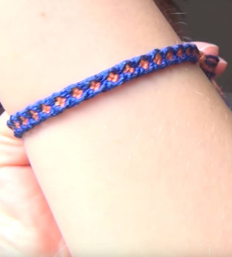 How To Make Friendship Bracelets - Tiny Diamonds - Easy - How to make friendship bracelets - easy step by step instructions. Patter bracelets & more with string, beads and charms. Great for tutorial beginners - DIY bracelets for kids, teens, tweens and adults!