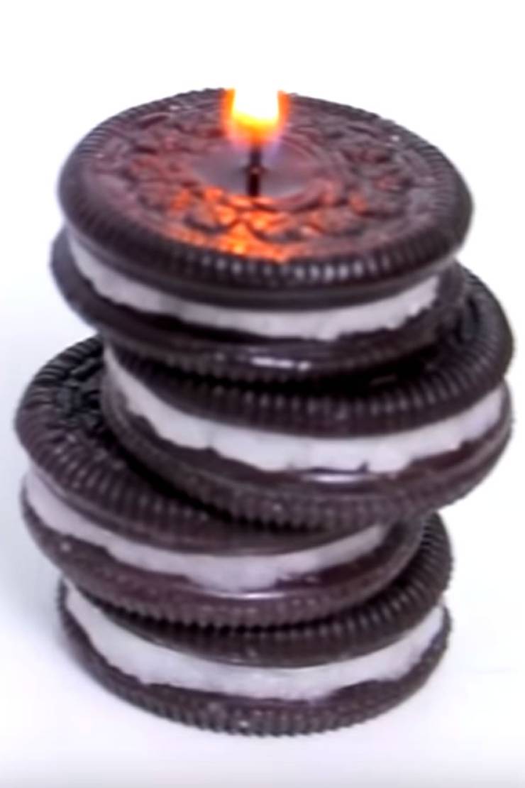 DIY Oreo Cookie candles. Easy homemade candles that look so good you could eat them. Oreo cookie candles. Learn how to make candles. Simple candle making DIY.