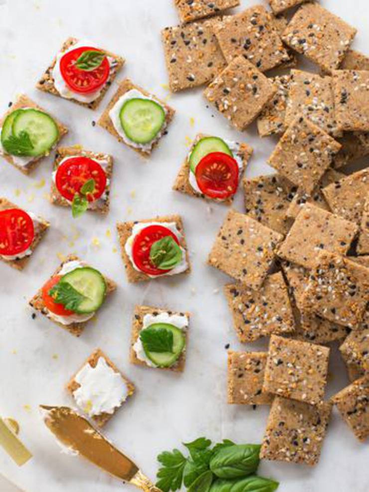 15 Keto Crackers! Easy Low Carb Ideas – BEST Keto Crackers - Crispy