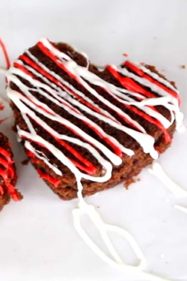 EASY Heart Brownies - Simple Homemade Brownie Recipe With Icing - Fun Brownie Ideas - Valentines Treats - Birthday Parties - Kids Desserts - Sweet Treats