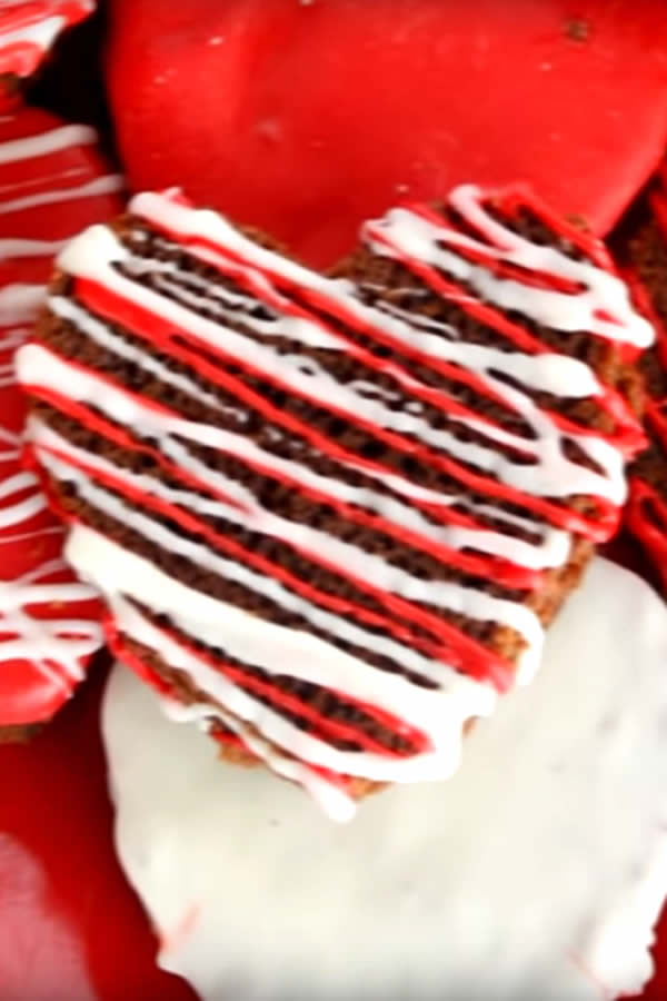 EASY Heart Brownies - Simple Homemade Brownie Recipe With Icing - Fun Brownie Ideas - Valentines Treats - Birthday Parties - Kids Desserts - Sweet Treats