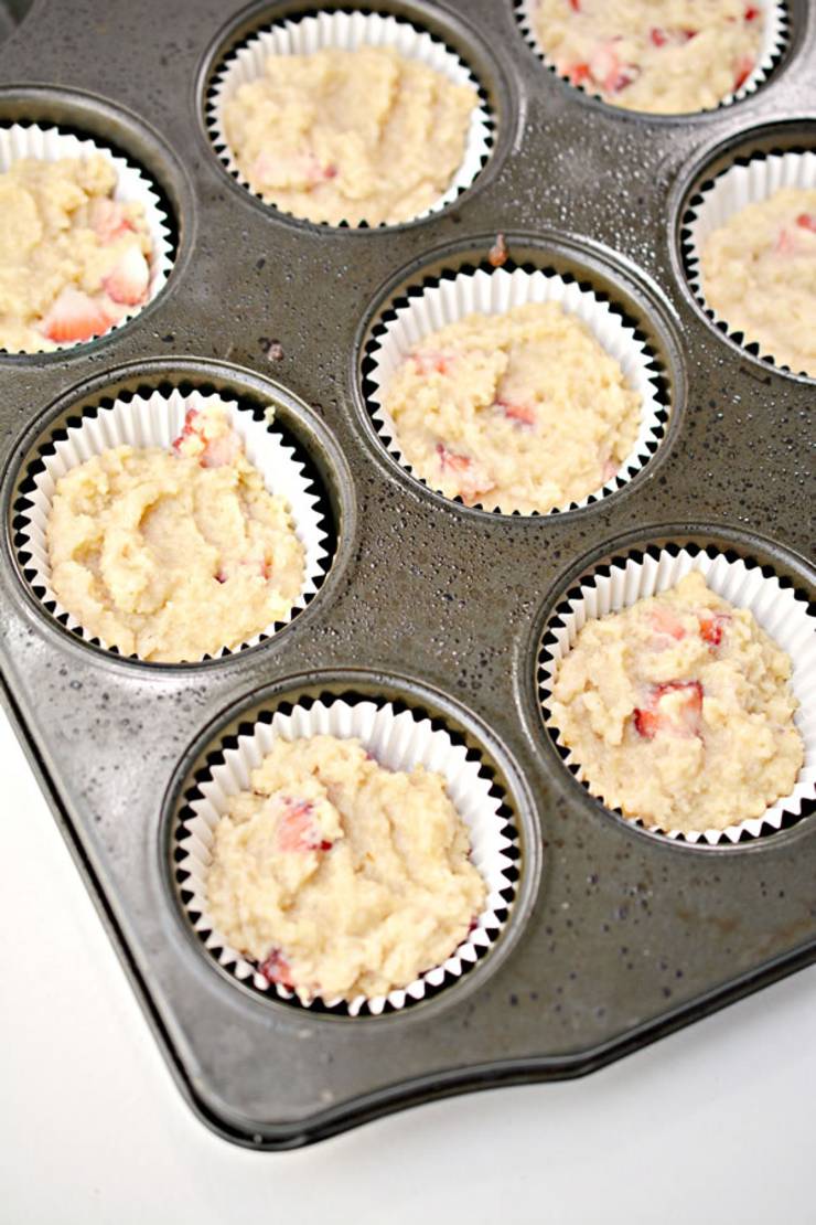 keto strawberry muffins_low carb breakfast muffins_keto recipe