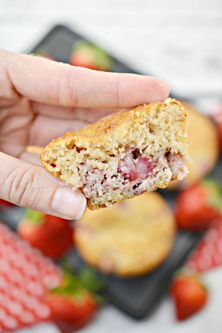 Easy keto muffins everyone will love! Low carb almond flour ketogenic diet muffins. Tasty keto breakfast muffins - quick grab and go breakfast. Best keto muffin recipe that is moist and delicious. No coconut flour in these muffins.They are not diary free and do have egg. Simple recipe for a low carb diet and keto diet. Subsitute the strawberry with blueberry, cinnamon, pumpkin, blackberry, raspberry, lemon or chocolate. #keto #ketorecipe