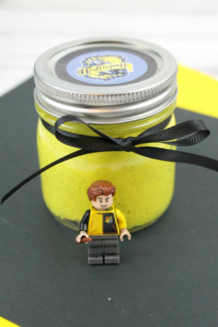 DIY Harry Potter Slime - How To Make Homemade Harry Potter Hufflepuff Slime - Easy & Fun Recipe For Kids - Kids Crafts Activities - Party Favors - Slime Idea