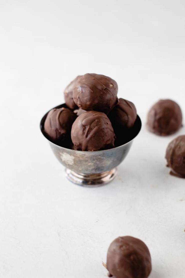 Keto Chocolate Fat Bombs - BEST Chocolate Cookie Truffle Fat Bombs - Easy NO Sugar Low Carb Recipe - Savory Ketogenic Diet Snacks