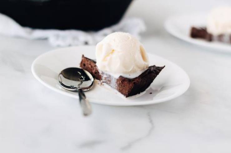 5 Ingredient Keto Brownies – BEST Low Carb Keto Chocolate Skillet Brownie Recipe – Easy NO Sugar - Gluten Free