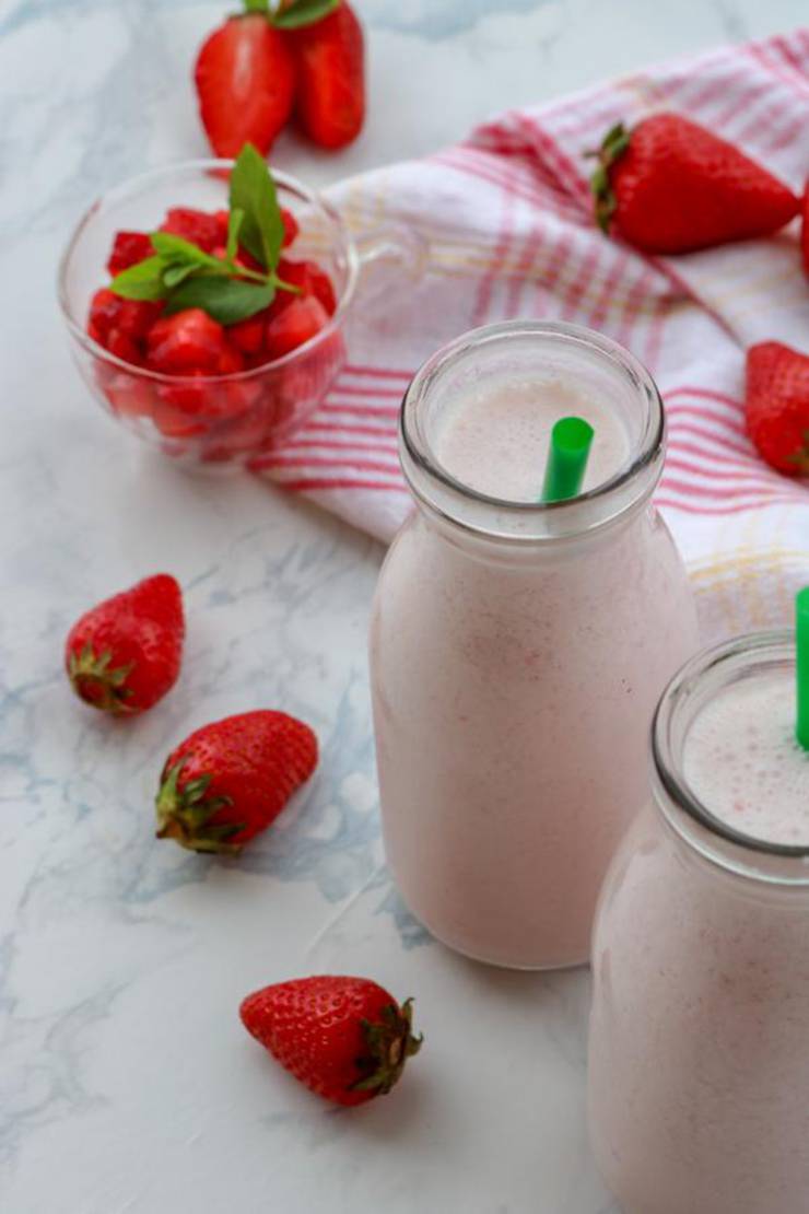 Keto Strawberry Cheesecake Smoothie – BEST Low Carb Keto Strawberry Shake Recipe – Easy NO Sugar