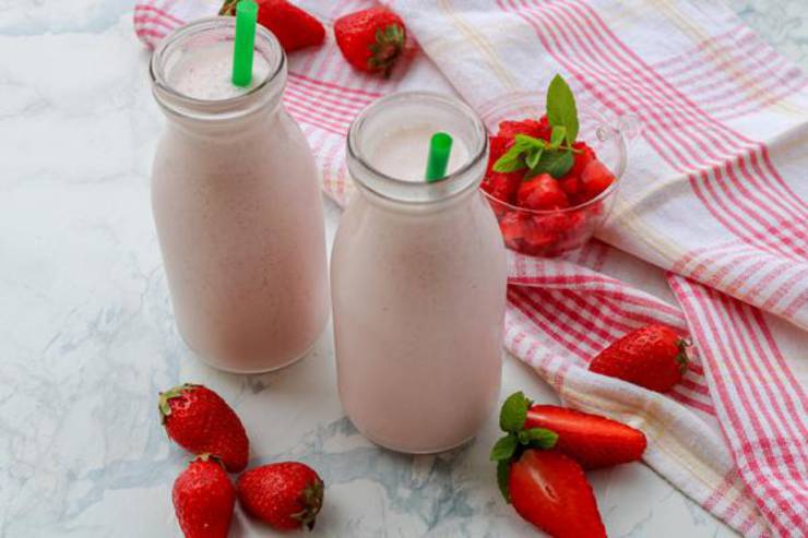 Keto Strawberry Cheesecake Smoothie – BEST Low Carb Keto Strawberry Shake Recipe – Easy NO Sugar