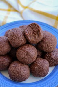 Keto Fat Bombs! BEST Baileys Chocolate Fat Bombs – {Easy – NO Bake} NO ...