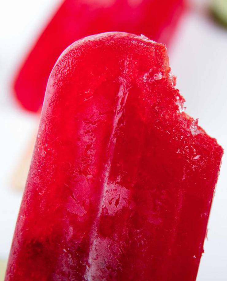 4 Ingredient Keto Strawberry Popsicles – BEST Keto Strawberries Frozen Treat – {Easy – NO Bake} NO Sugar Low Carb Recipe