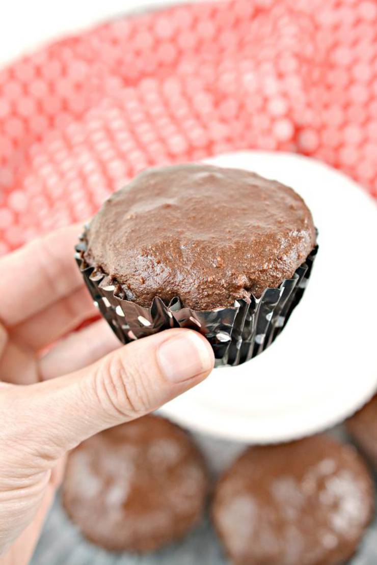 BEST Keto Cupcakes! Low Carb Keto Mint Chocolate Muffin Idea With Frosting - Icing – Moist - Quick & Easy Ketogenic Diet Recipe – Keto Friendly – Sugar Free – Gluten Free