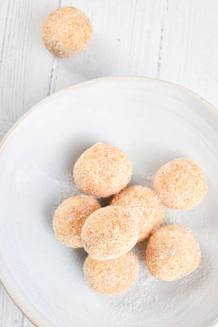 5 Ingredient Keto Donut Hole Fat Bombs – BEST Cinnamon Sugar Donut Holes Fat Bombs – NO Bake – Easy NO Sugar Low Carb Recipe