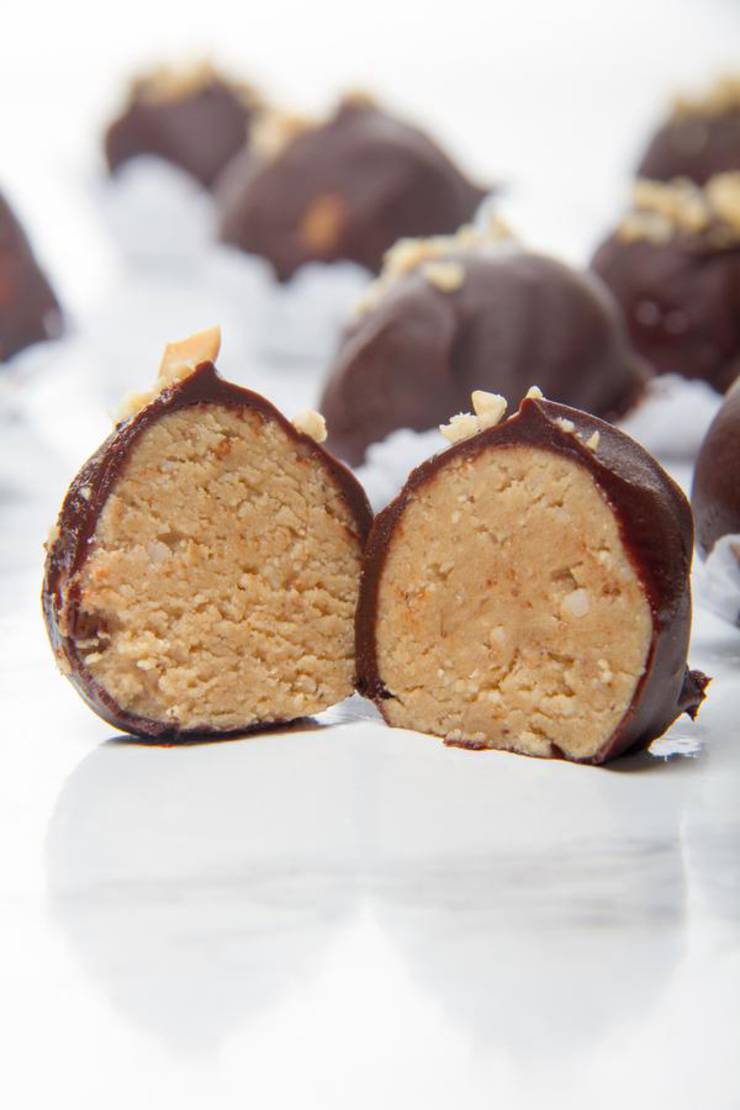 5 Ingredient Keto Chocolate Peanut Butter Fat Bombs – BEST Salted Chocolate Peanut Butter Fat Bombs – NO Bake – Easy NO Sugar Low Carb Recipe
