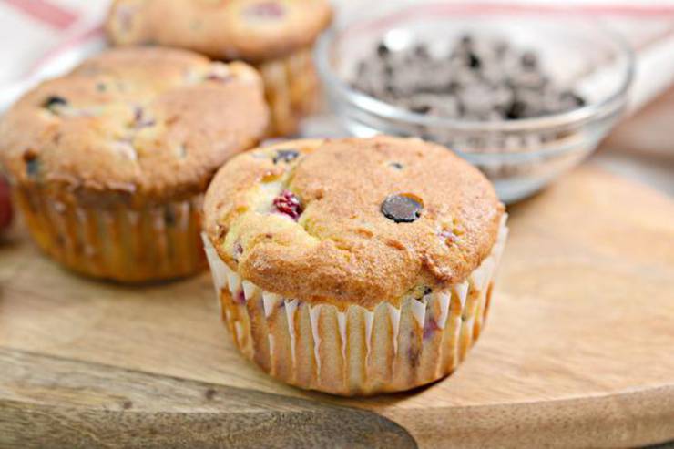 BEST Keto Muffins! Low Carb Raspberry Chocolate Chip Muffin Idea – Quick & Easy Ketogenic Diet Recipe – Completely Keto Friendly