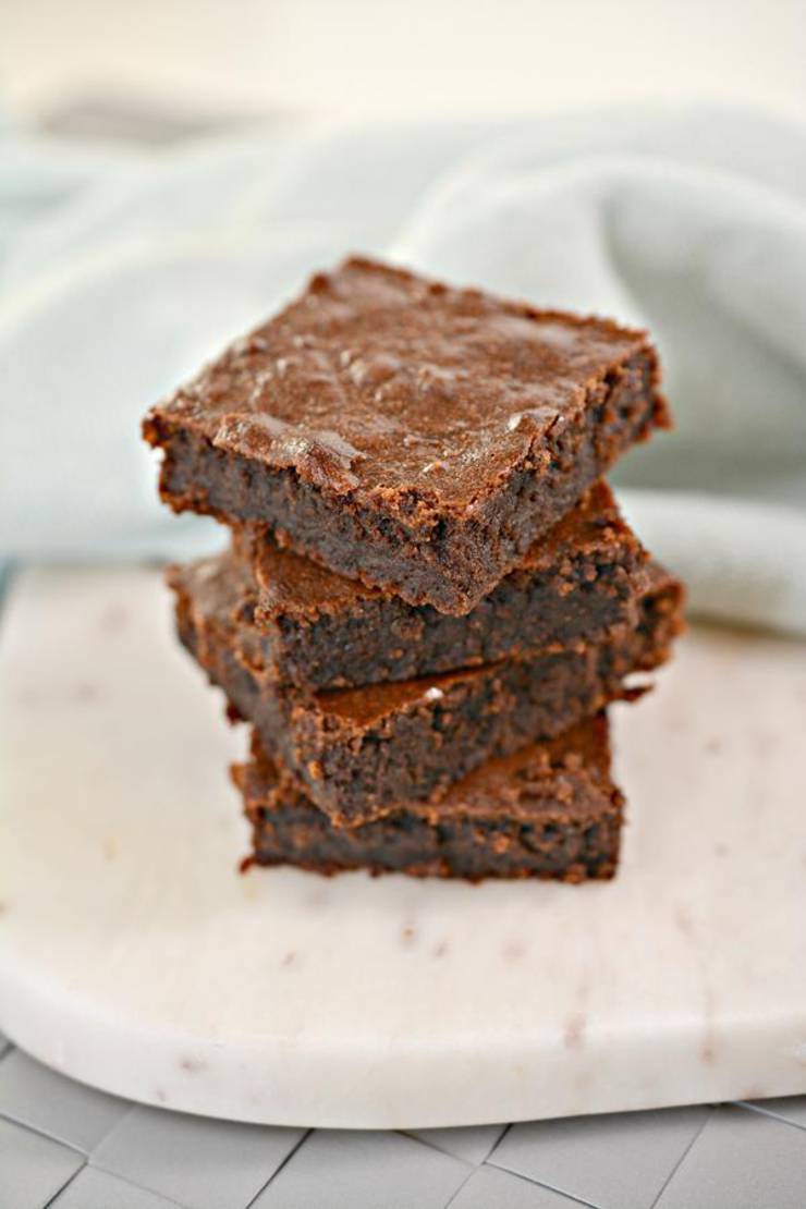 3 Ingredient Keto Brownies – BEST Fudgy Nutella Brownies – {Easy} NO Sugar Low Carb Recipe - Beginner Keto Friendly – Snacks – Desserts