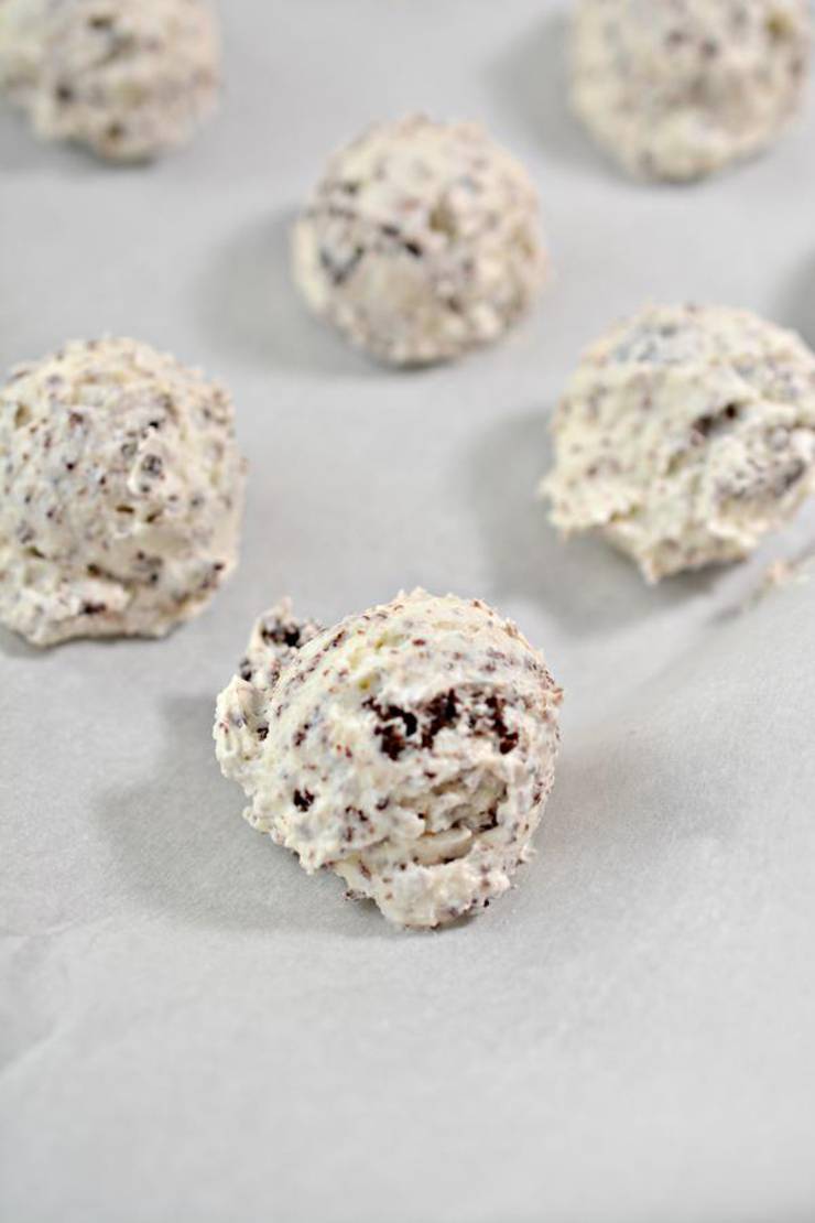Keto Cookies And Cream Fat Bombs_Low Carb