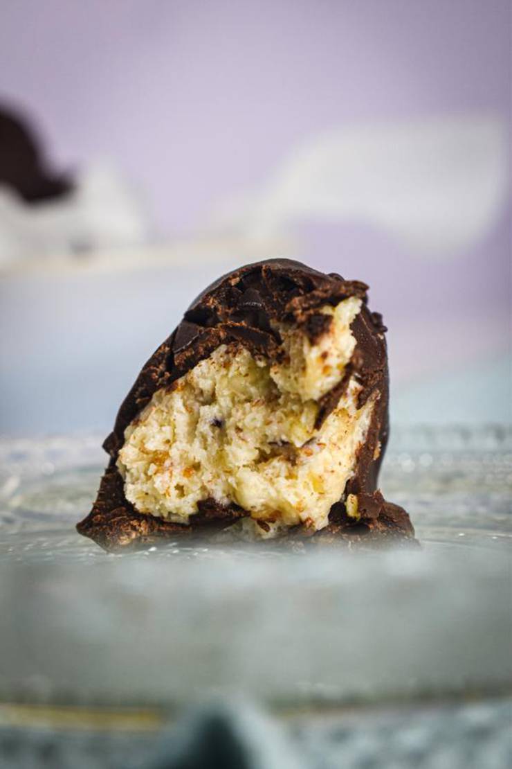 5 Ingredient Keto Fat Bombs – BEST Dark Chocolate Cheesecake Fat Bombs – NO Bake – Easy NO Sugar Low Carb Recipe – Keto Friendly & Beginner – Desserts – Snacks