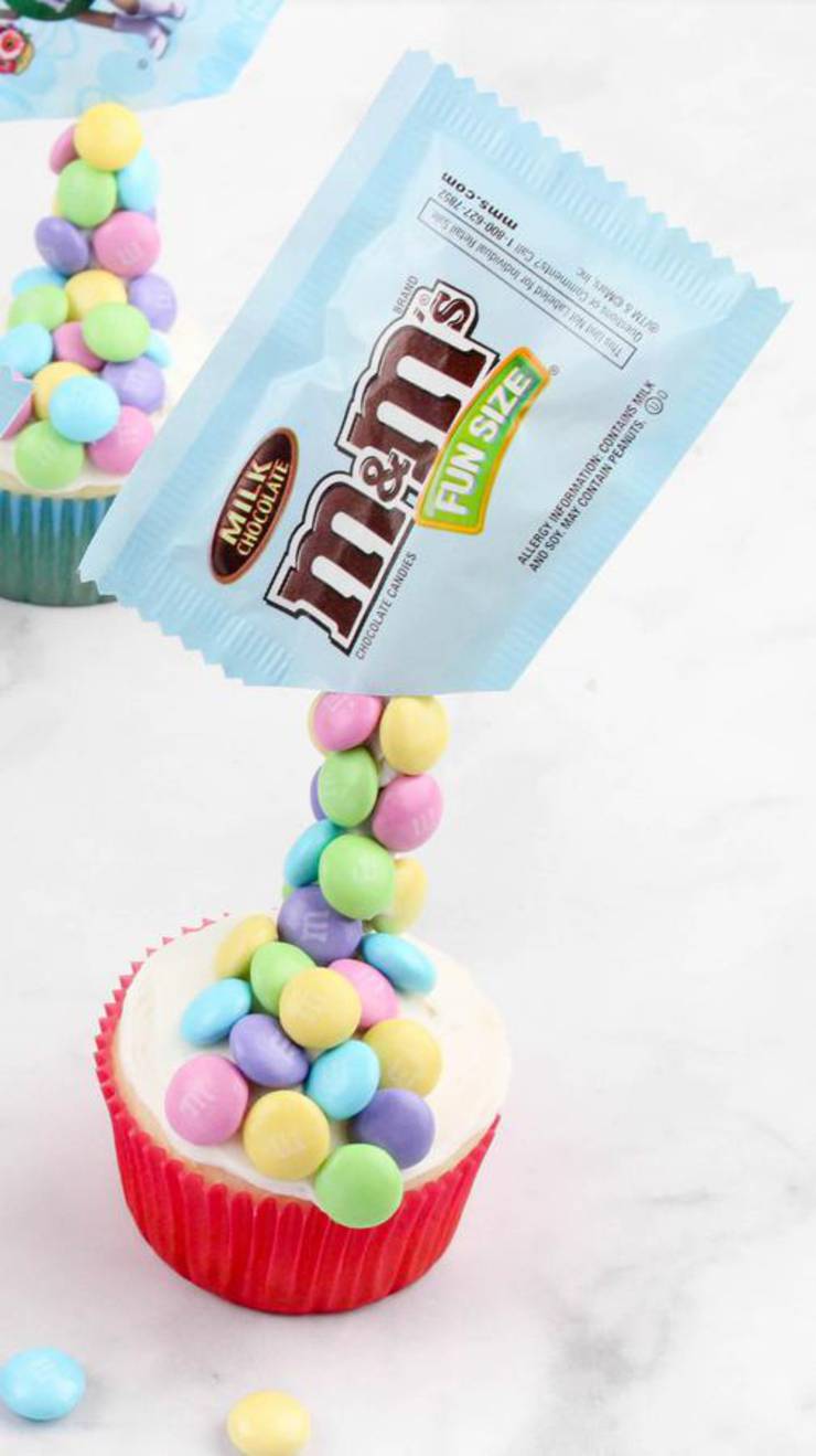 Kids Party Food! BEST Gravity M & M Cupcakes – EASY M & M Cupcakes Food Ideas – Recipes - Snacks - Desserts - Party Favors