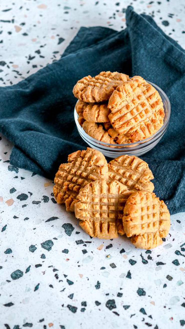 4 Ingredient Keto Peanut Butter Cookies – BEST Peanut Butter Cookie Recipe – {Easy} NO Sugar Low Carb Recipe – Desserts – Snacks