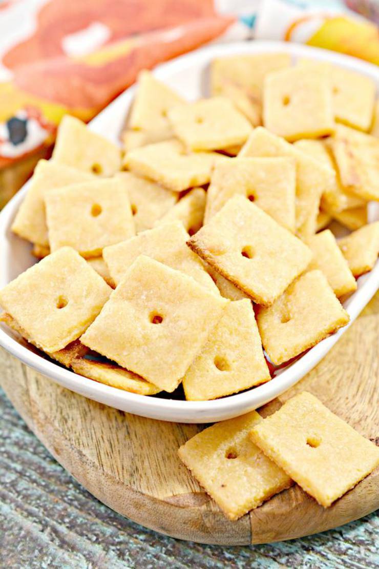 Keto Crackers – BEST Low Carb Keto Cheez Its Cracker Recipe Copycat Crackers – Easy – Snacks – Appetizers – Keto Friendly & Beginner