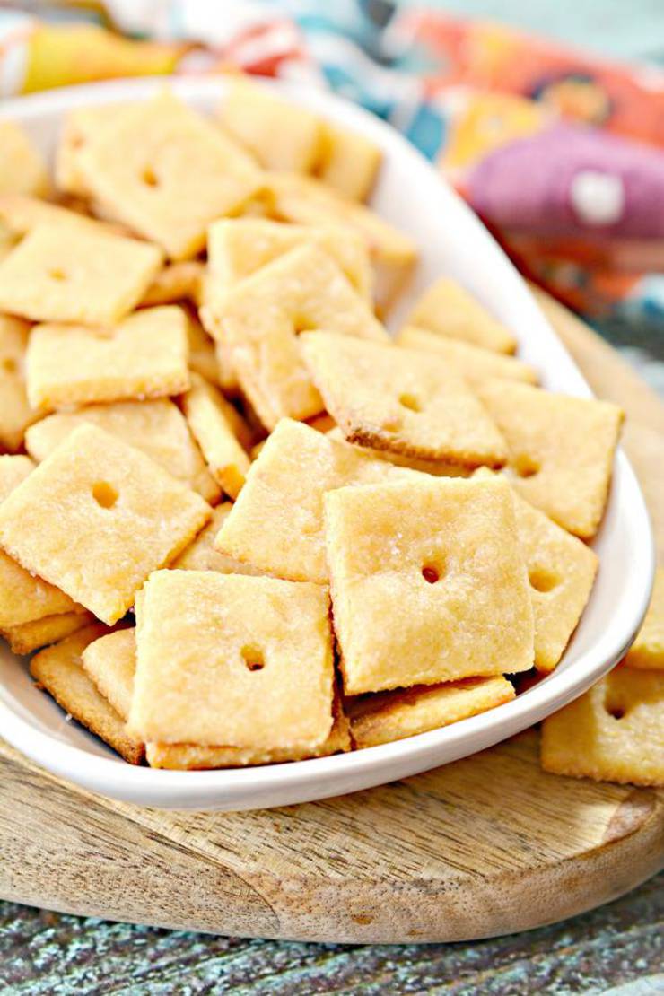 Keto Crackers – BEST Low Carb Keto Cheez Its Cracker Recipe Copycat Crackers – Easy – Snacks – Appetizers – Keto Friendly & Beginner