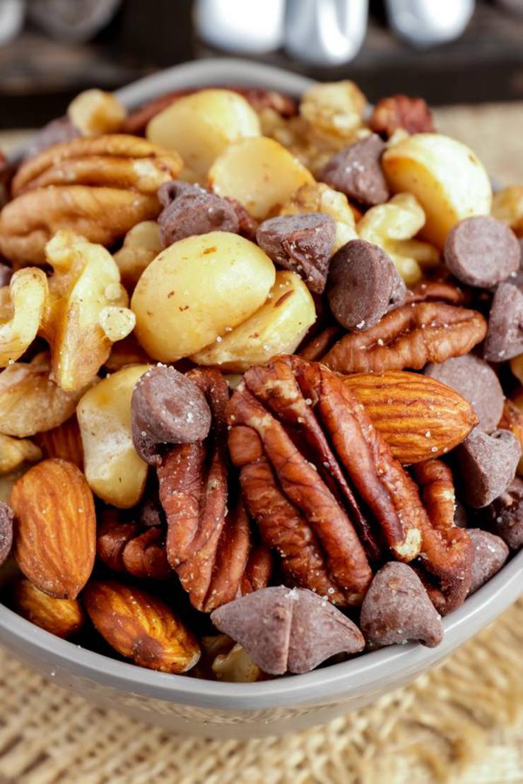Keto Trail Mix – BEST Low Carb Keto Sweet and Salty Trail Mix Recipe