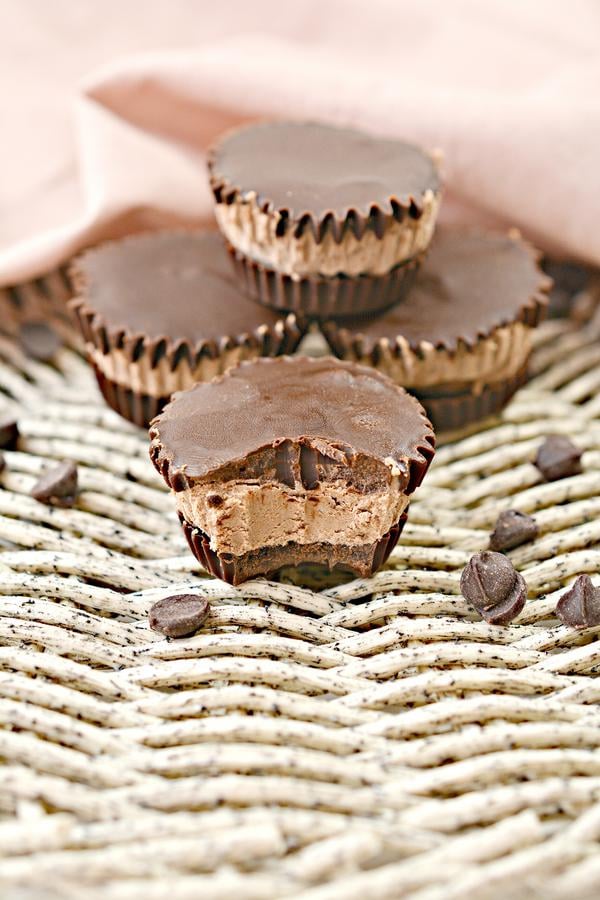 Keto Candy! BEST Low Carb Keto 3 Musketeers Mini Candy Cups Idea – Quick & Easy Chocolate Ketogenic Diet Recipe – Completely Keto Friendly – Gluten Free – Sugar Free