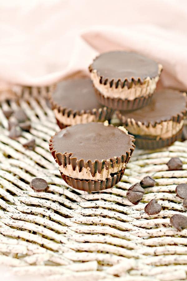 Keto Candy! BEST Low Carb Keto 3 Musketeers Mini Candy Cups Idea – Quick & Easy Chocolate Ketogenic Diet Recipe – Completely Keto Friendly – Gluten Free – Sugar Free