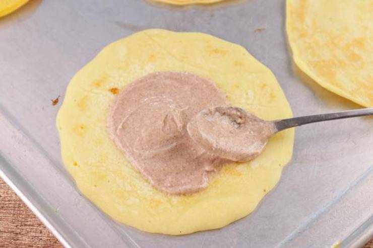 Keto Cinnamon Cream Cheese Pancake Roll Ups