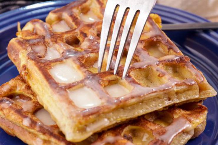 BEST Keto Waffles! Low Carb Keto French Toast Cinnamon Roll Waffle Idea – Quick & Easy Ketogenic Diet Recipe – Completely Keto Friendly
