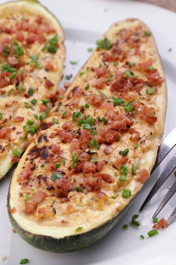 Keto Zucchini Boats – Low Carb Jalapeno Popper Zucchini Boats With Bacon – Keto Stuffed Zucchini Recipe {Easy}