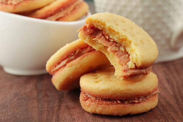 5 Ingredient Keto Crackers – BEST Low Carb Keto Mini Peanut Butter Ritz Cracker Recipe Copycat Crackers – Easy – Snacks – Appetizers – Keto Friendly & Beginner
