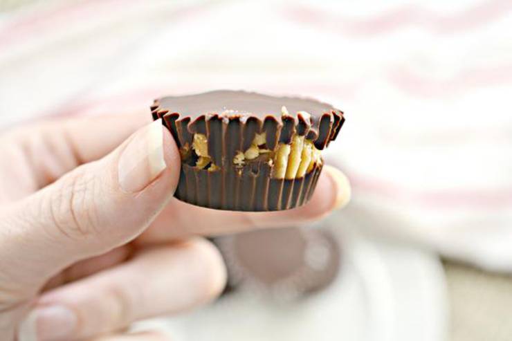Keto Candy! BEST Low Carb Keto Snickers Candy Cups Idea – Quick & Easy Chocolate Ketogenic Diet Recipe – Completely Keto Friendly – Gluten Free – Sugar Free