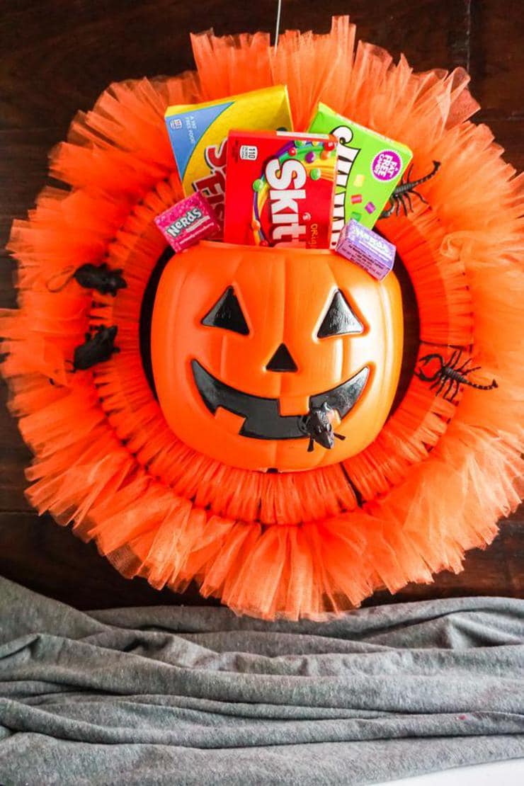 BEST Dollar Store Halloween Wreath! DIY Fall Wreath Ideas – Learn How To Make Wreaths To Make Your Front Door Look Amazing – Candy Dollar Store Hacks – Homemade Halloween Decor