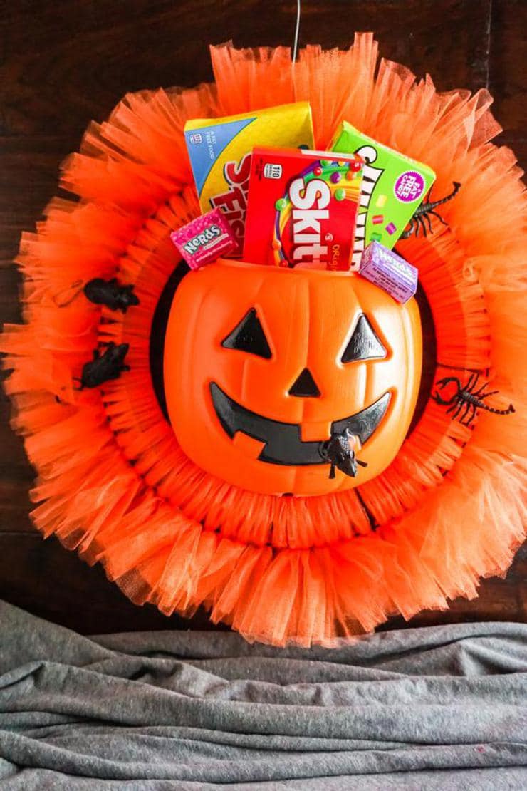 BEST Dollar Store Halloween Wreath! DIY Fall Wreath Ideas – Learn How To Make Wreaths To Make Your Front Door Look Amazing – Candy Dollar Store Hacks – Homemade Halloween Decor