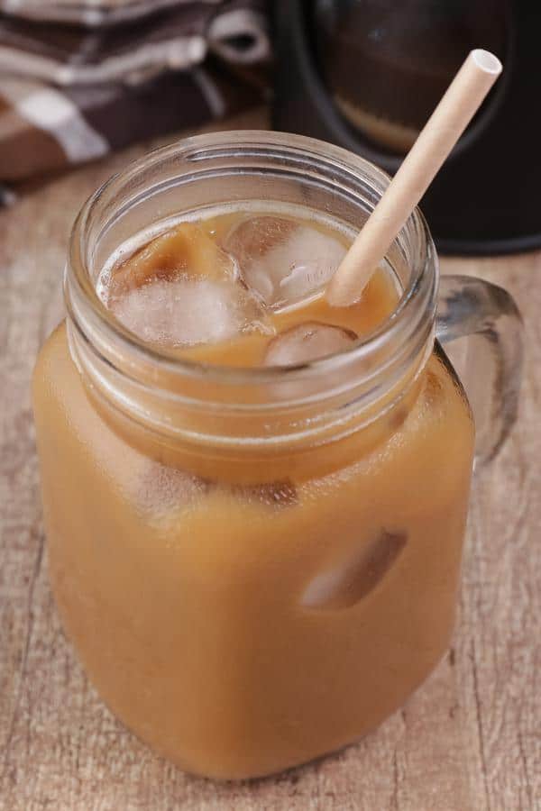 Keto Iced Coffee! Low Carb Iced Vanilla Latte Coffee Idea – Quick & Easy Ketogenic Diet Recipe – Keto Friendly – How To Make Iced Coffee