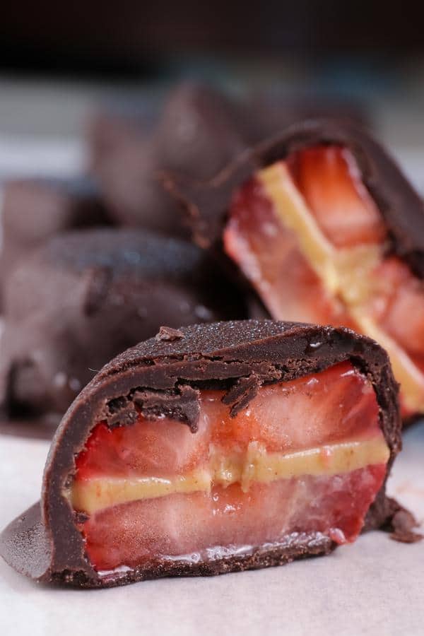 Keto Snacks – BEST Low Carb Keto Peanut Butter Chocolate Strawberry Recipe – Easy – Snacks – On The Go – Clean Eating - Healthy Snacks - Keto Friendly & Beginner