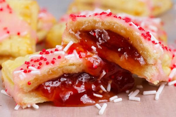 Strawberry Pop Tarts – {EASY} Breakfast Pastries – Homemade Pop Tarts - Breakfast - Snacks - Desserts