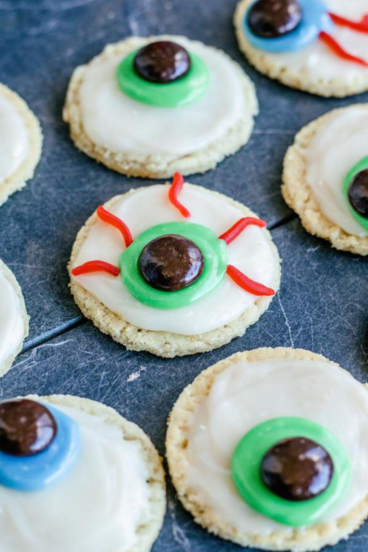 Creepy Eyeball Cookies - Easy & Spooky Sugar Cookies - {Spooktacular} Halloween Treats For Desserts - Snacks - Parties - Adults & Kids! Cute DIY Halloween Food!