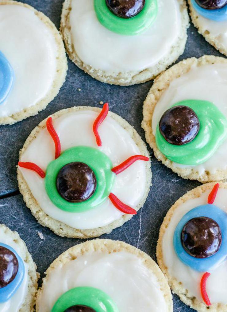 Creepy Eyeball Cookies - Easy & Spooky Sugar Cookies - {Spooktacular} Halloween Treats For Desserts - Snacks - Parties - Adults & Kids! Cute DIY Halloween Food!