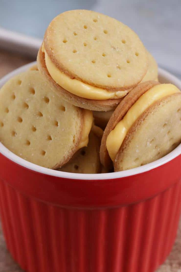 Keto Crackers - BEST Low Carb Keto Mini Cheese Ritz Cracker Recipe Copycat Crackers - Easy ...