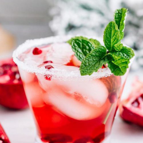 Alcoholic Drinks – BEST Mistletoe Christmas Margarita Recipe – Easy and Simple On The Rocks Alcohol Drinks