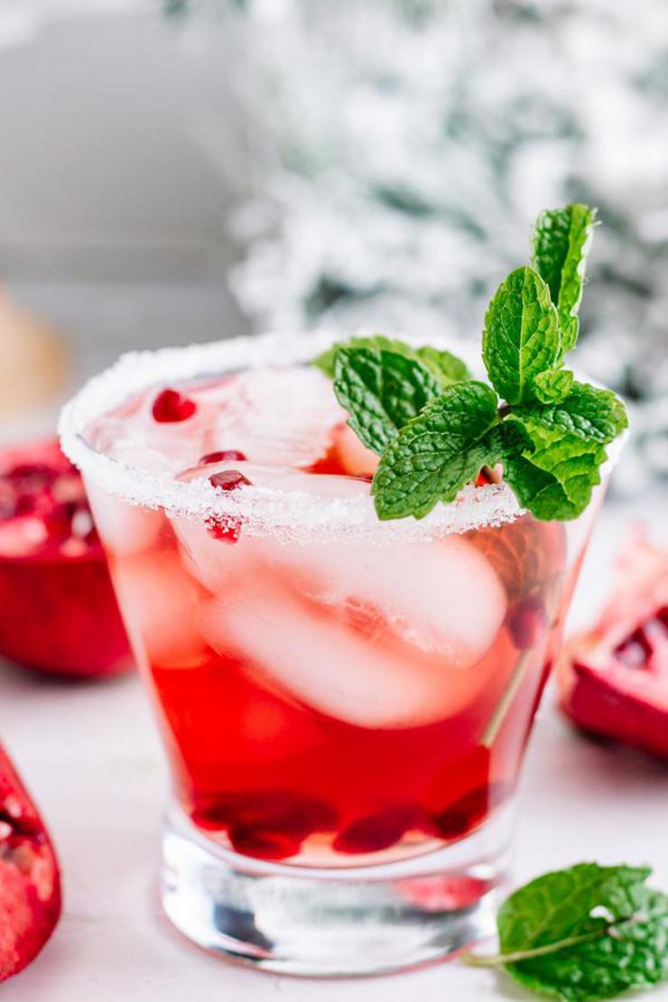 Alcoholic Drinks – BEST Mistletoe Christmas Margarita Recipe – Easy and Simple On The Rocks Alcohol Drinks
