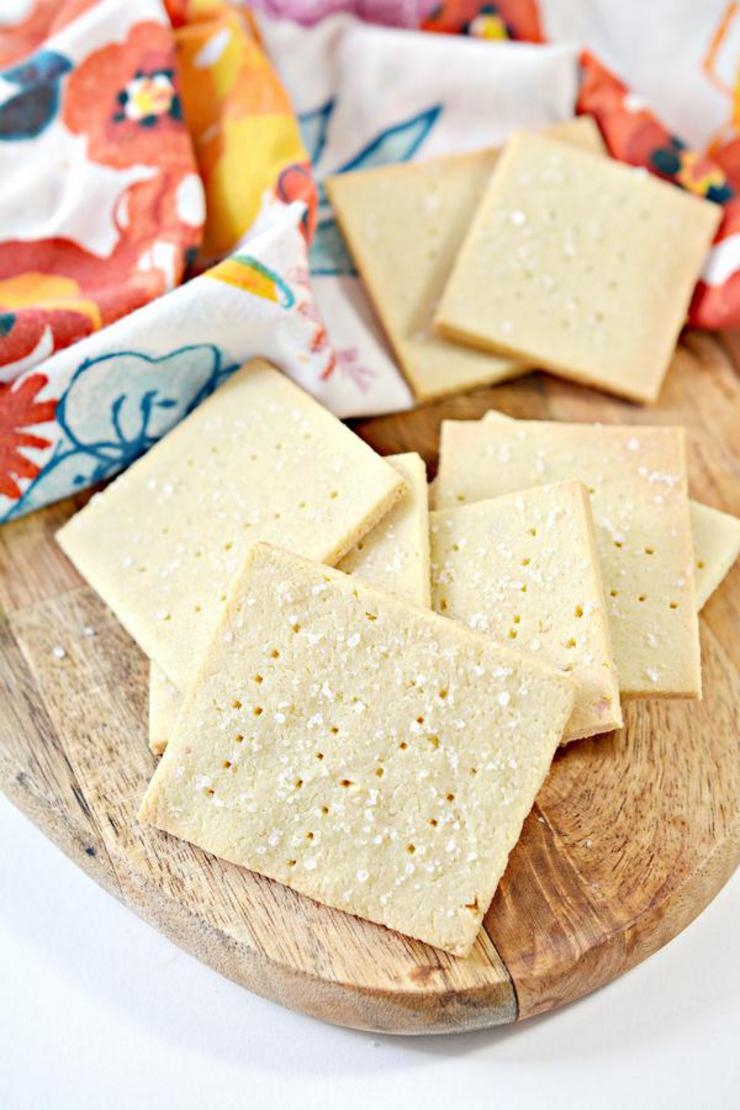 3 Ingredient Keto Crackers – BEST Low Carb Keto Saltine Cracker Recipe Copycat Crackers – Easy – Snacks – Appetizers – Keto Friendly & Beginner