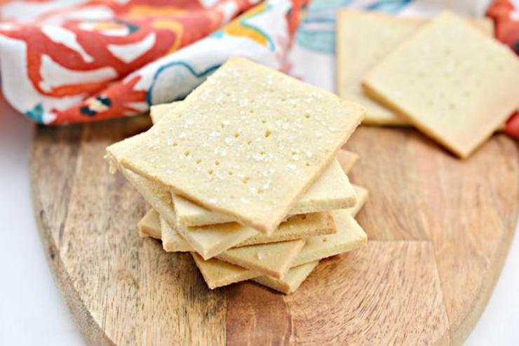 3 Ingredient Keto Crackers – BEST Low Carb Keto Saltine Cracker Recipe Copycat Crackers – Easy – Snacks – Appetizers – Keto Friendly & Beginner