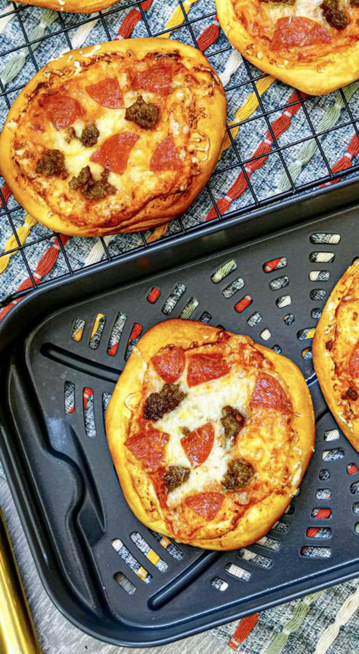 Easy Mini Pizza – Best Homemade Mini Air Fryer Pizza Recipe – Finger Food – Appetizers – Snacks – Party Food – Quick – Simple