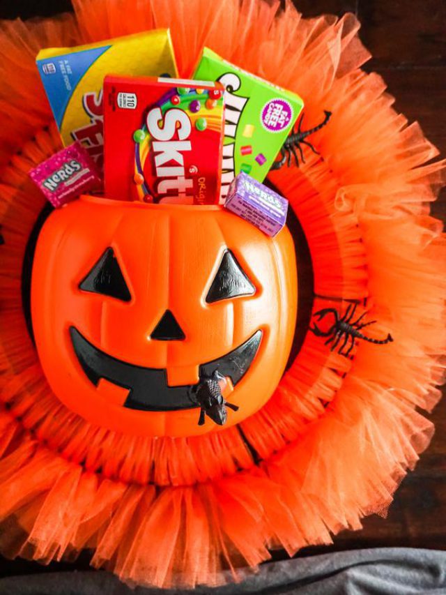 7 DIY DOLLAR TREE HALLOWEEN WREATH IDEAS STORY